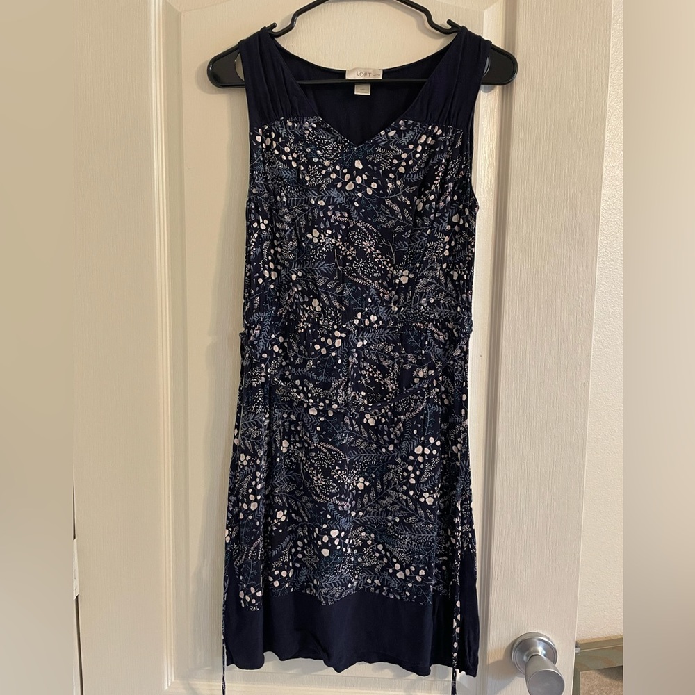 Ann Taylor LOFT floral flowy knee length dress